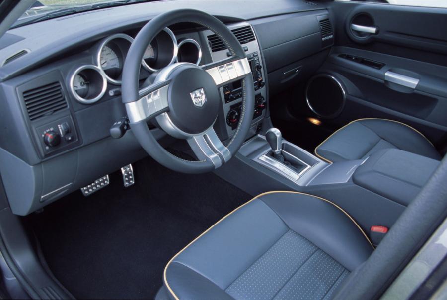  Dodge Magnum SRT8 Concept 2003 года  (фото 10 из 22)